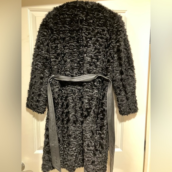 Faux fur coat - Picture 3 of 4